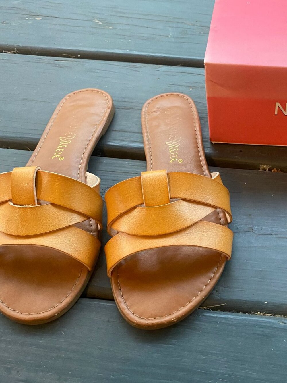 Nature Breeze- Adrian 8- Mustard- Women's Size 7- Great condition!